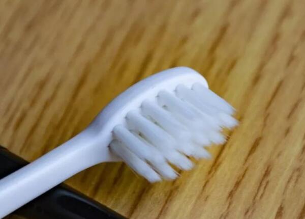 電動牙刷刷毛彎曲變形
