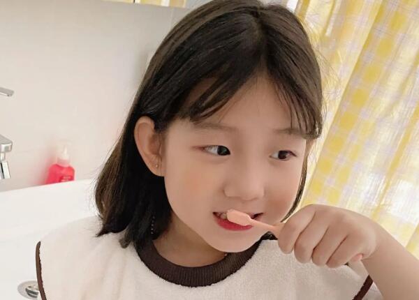 兒童用聲波震動牙刷