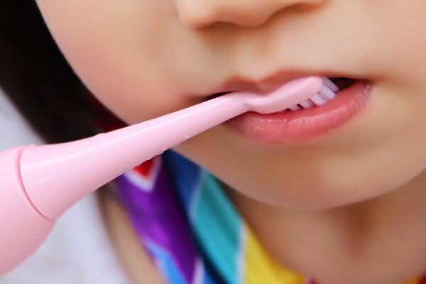 正確使用兒童電動牙刷方式 正確使用兒童電動牙刷方式